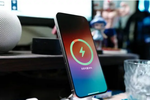 福田苹果15换屏服务分享用什么充电器给iPhone15充电更好 